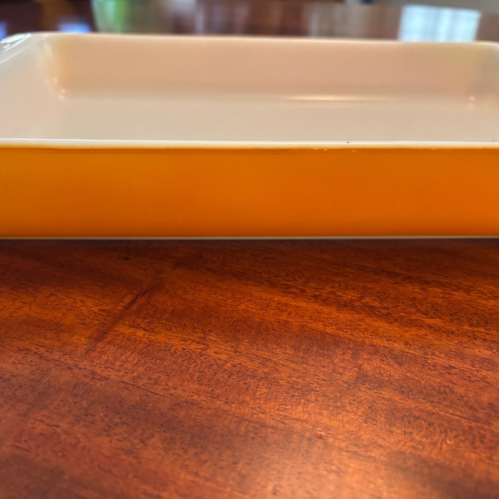 Vintage Pyrex Casserole Pan - Picture 3 of 11